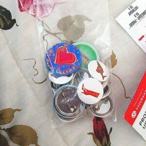 Various colorful mini buttons